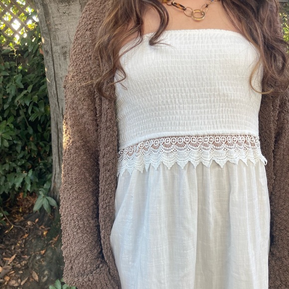 Beautiful White laced Tierd Cottage Maxi Dress - Picture 4 of 11